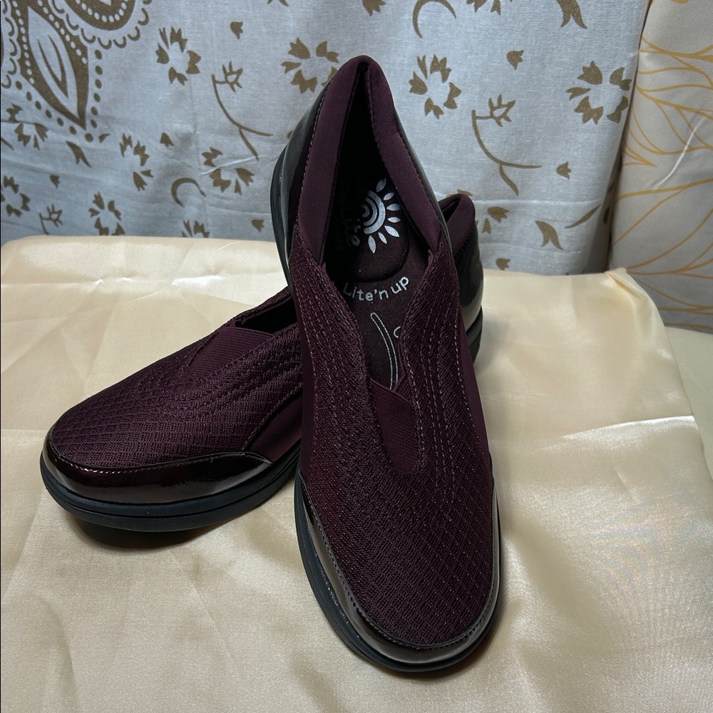 SoLite by easy street Slip On Comfort Sneakers NWOT